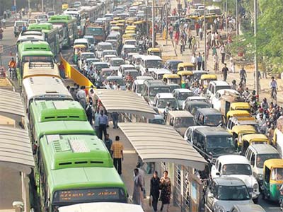 Odd-even scheme kicks in; volunteers join police to enforce plan
