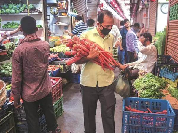 India records 6,396 new Covid-19 cases, daily positivity rate reaches 0.69%