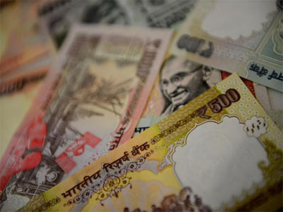 Rupee closes stronger against US dollar at 66.92