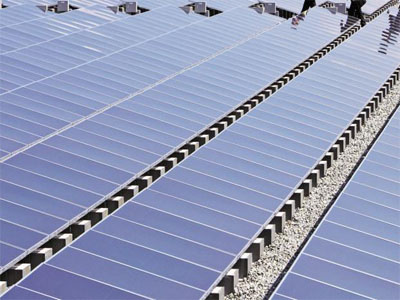Solar power tariff touches record low of Rs4.63 with SunEdison’s aggressive bid