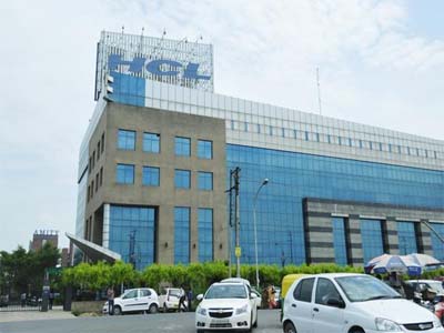 IT shares gain; TCS, HCL Tech near 52-week high