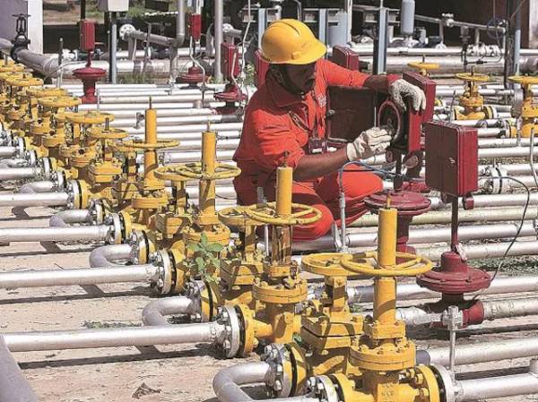 ONGC surges 5%, stock nears 52-week high as crude oil soars to a 14-yr high