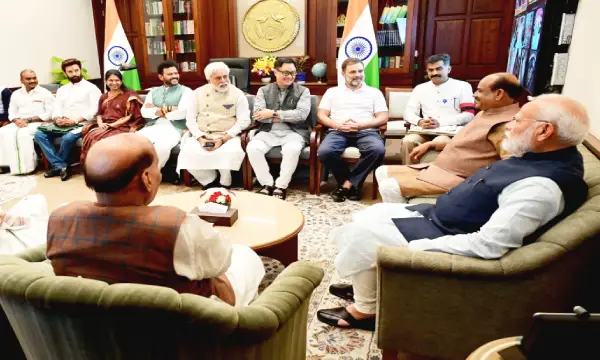 In one frame, PM Modi and Rahul Gandhi attend Parliament 'tea meeting', photos go viral