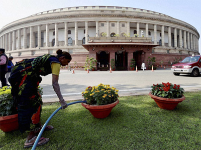 Govt decides to print plastic currency note