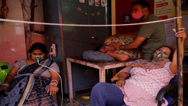 India records highest single-day spike with over 4 lakh new COVID cases