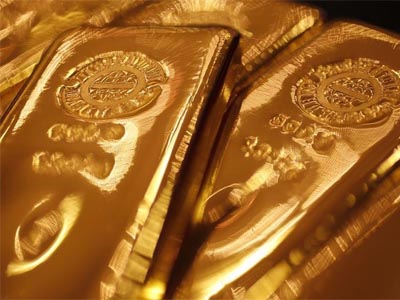 Gold rises to near 7 1/2-month high on safe-haven demand