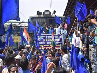 Bharat Bandh Live: At least 5 killed in clashes between Dalit groups and cop; SC declines urgent hearing on SC/ST ruling