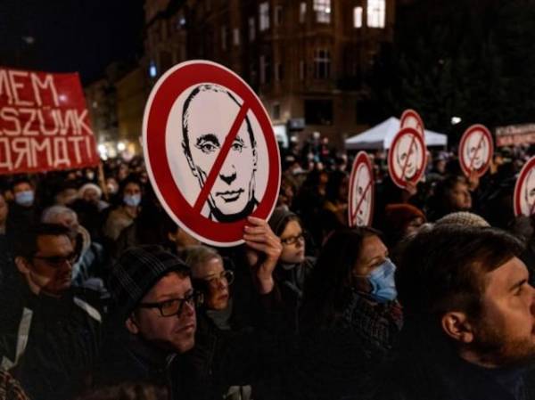 Russia claims about US biological warfare labs in Ukraine taking root in US