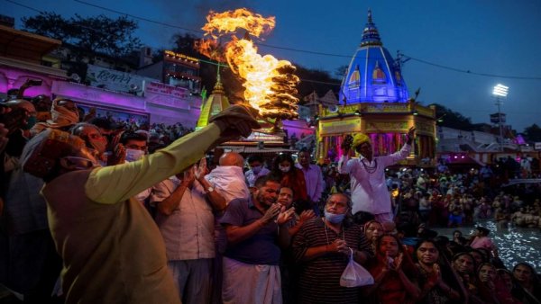 Kumbh Mela 2021: Haridwar all set for second Shahi Snan of Maha Kumbh today, Nepal king to participate
