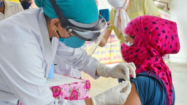 Centre asks states to prioritize second dose of COVID-19 vaccine