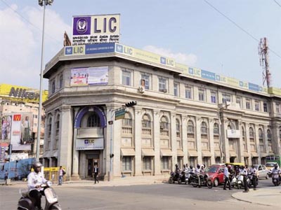 LIC makes Rs8,000 crore bid in GIC Re IPO