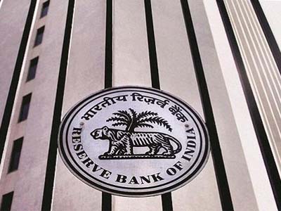 Oil, battered rupee: Mounting risks that are difficult for RBI to ignore