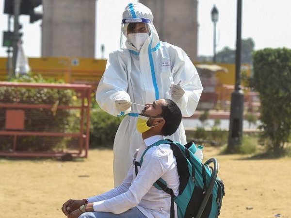 India records 2,020 new Covid-19 fatalities; daily cases at 31,443