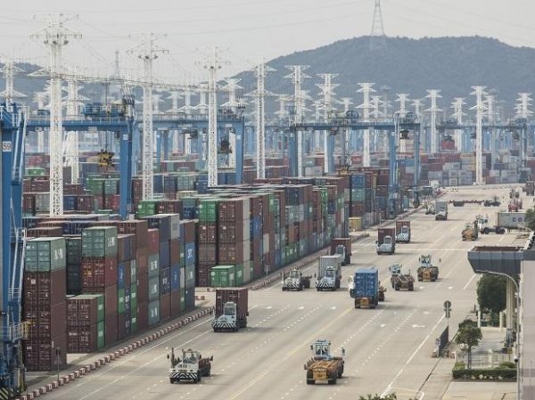 Covid-19: China's port shutdown raises fears of closures worldwide