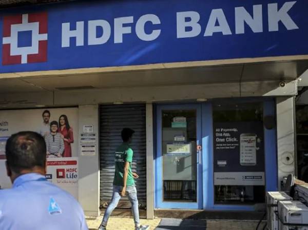 HDFC Bank gains 3% as RBI lifts restrictions on new digital initiatives