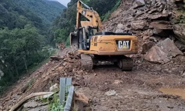 Badrinath highway in Chamoli blocked due to falling debris, vehicles buried