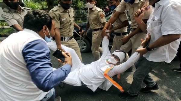 Farm Bills: Centre to hold talks with protesting farmers today