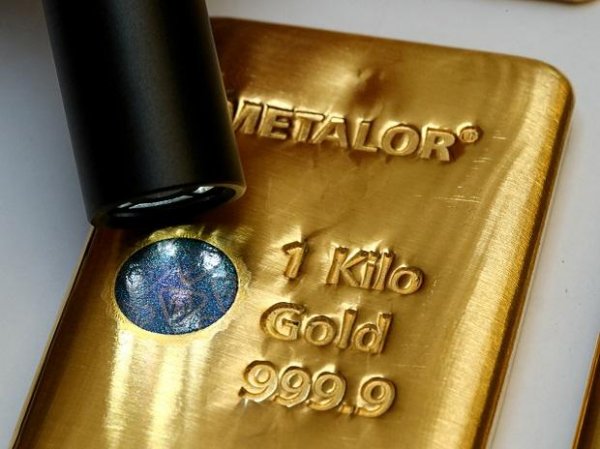 Gold price today at Rs 52,550 per 10 gm, silver trending at Rs 63,600 a kg