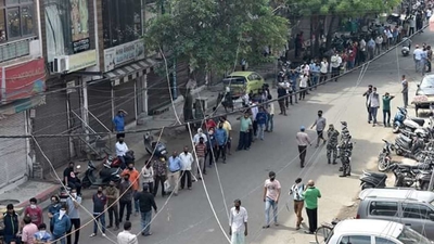 Dry day for tipplers in Mumbai as Maharashtra starts home delivery of liquor from Friday
