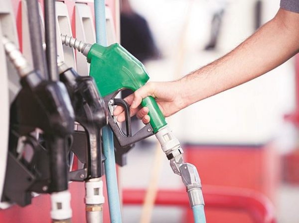 Petrol price nears Rs 89-a-litre mark in New Delhi, diesel at Rs 79.35
