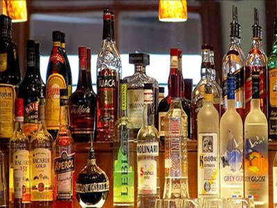 Supreme Court bans liquor shops on highways, citing accidents 