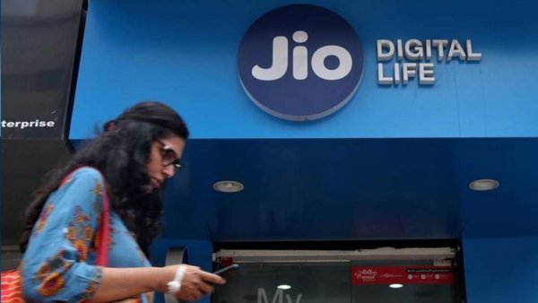 Jio accuses Airtel, Vi of capitalising on farmers' protests by showing it as beneficiary of new farm laws