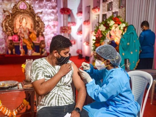 India records 30,570 fresh coronavirus cases, 431 more deaths