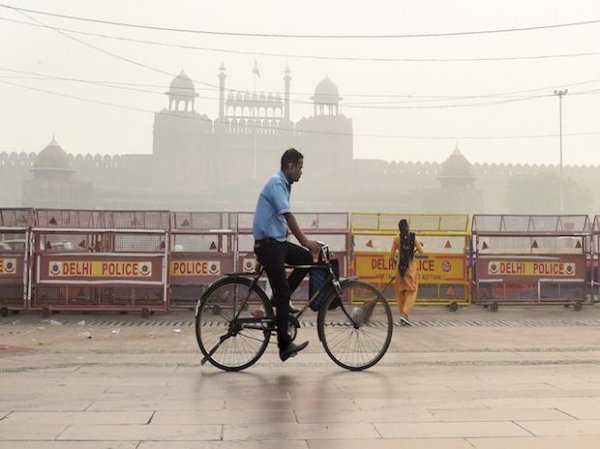 Delhi air 'very poor' as centre, states hold emergency meeting on SC order