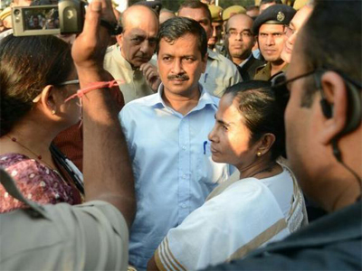 Mamata, Kejriwal give Centre three days to roll back demonetisation scheme