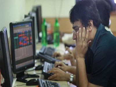 Sensex declines 300 points as oil prices head north