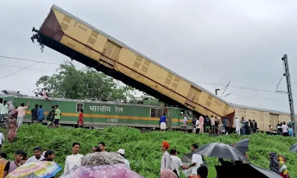 Kanchanjunga Express train accident in Bengal kills 9, some feared trapped