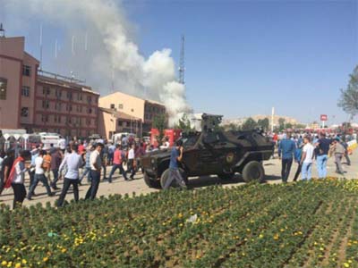3 killed and 50 wounded in car bomb attack in Turkey