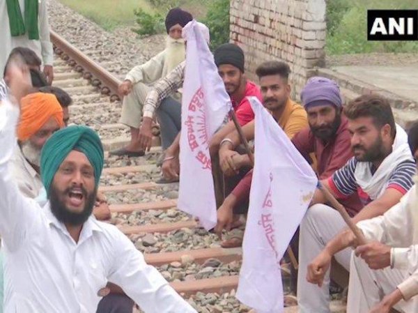 Farmers block train traffic in Punjab, Haryana as part of 'rail roko' stir