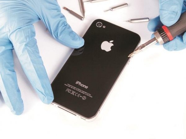 Under pressure, Apple allows self-repairs to iPhones and Mac computers