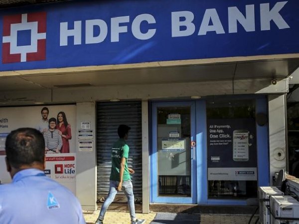 HDFC Bank dips 3% as June quarter results miss Street estimates