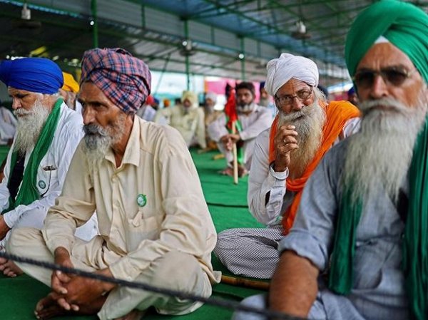 PM Modi withdraws three farm laws, urges protesters to return home