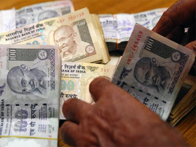 Limits imposed on cash deposit of old notes above Rs5,000 till 30 Dec