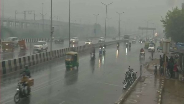Parts of Delhi receive light spells of rain, minimum temperature rises to 7 deg C