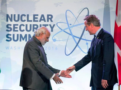 Modi, Cameron meet focused on defence, Make In India