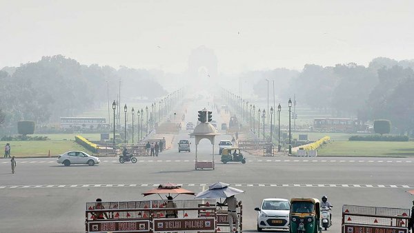 Delhi chokes as air quality remains 'very poor' for third consecutive day