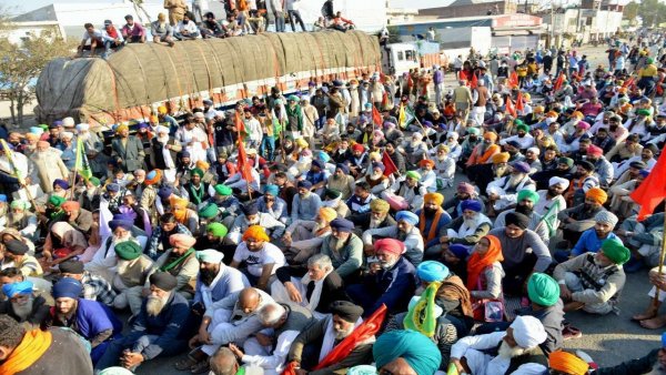 Withdraw plea against farmers' tractor rally on Republic Day: SC tells Centre