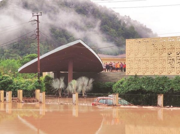 At least 42 die as rains batter Uttarakhand; many feared trapped