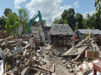 Series of earthquakes rock Indonesia's Lombok island, leaves five dead