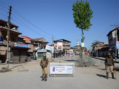 Handwara 'molestation' : court asks police to produce girl