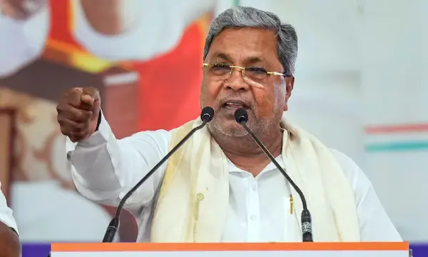 Siddaramaiah stages dharna over delay in release of drought funds by Centre