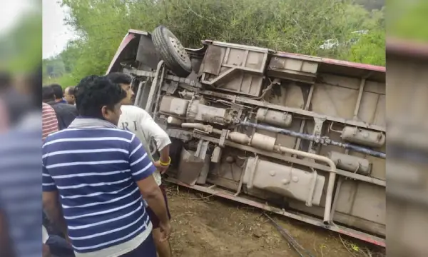 18 die, over 30 injured in tragic bus accident on Lucknow-Agra Expressway