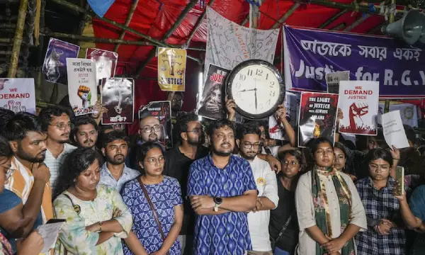 Junior doctors' hunger strike enters 10th day, another medic hospitalised