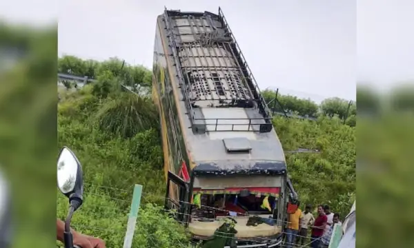 4 dead, 15 injured as truck rams into bus in Andhra Pradesh's Chittoor