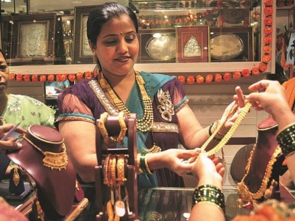 Gold price today at Rs 46,220 per 10 gm, silver trending at Rs 67,600 a kg