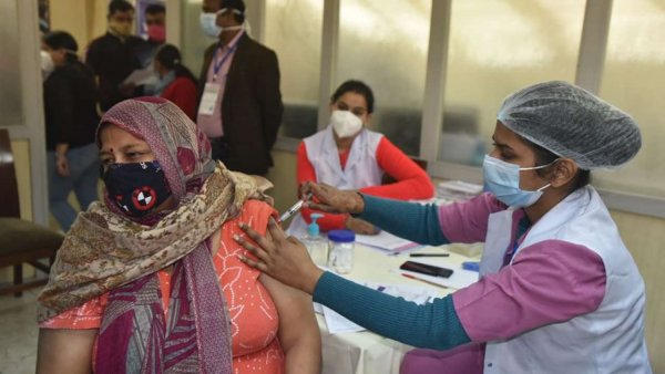 Healthcare workers to bear cost of treatment if they don't get vaccinated now